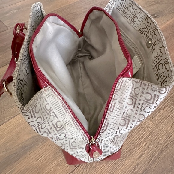 Liz Claiborne Handbag with Red Trim. Excellent condition. - Picture 8 of 11